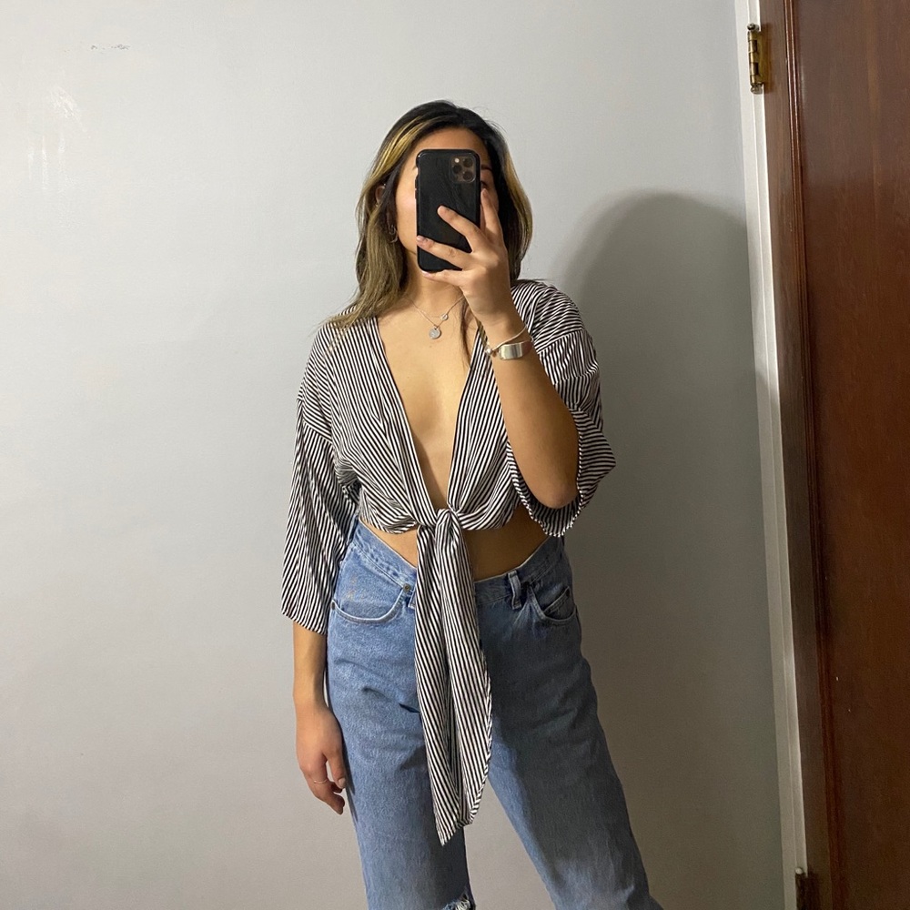 Front tie top